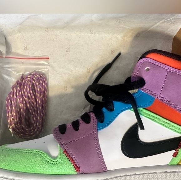 Women's Air Jordan 1 Mid - Picture 6 of 8